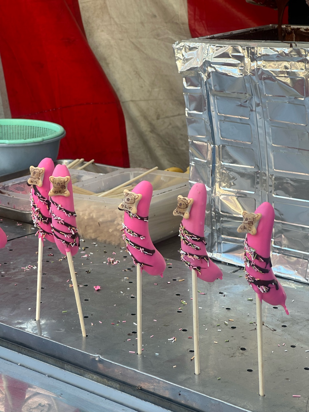 あなたは。「24時間異性になるボタン」を押してしまいました。どのように過ごしますか?