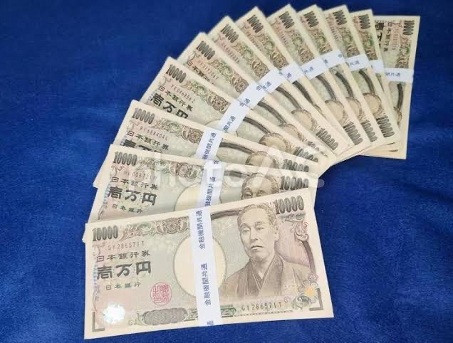 1200万円の現金があれば何に使う？回答した人に抽選で1200...なーんてね。