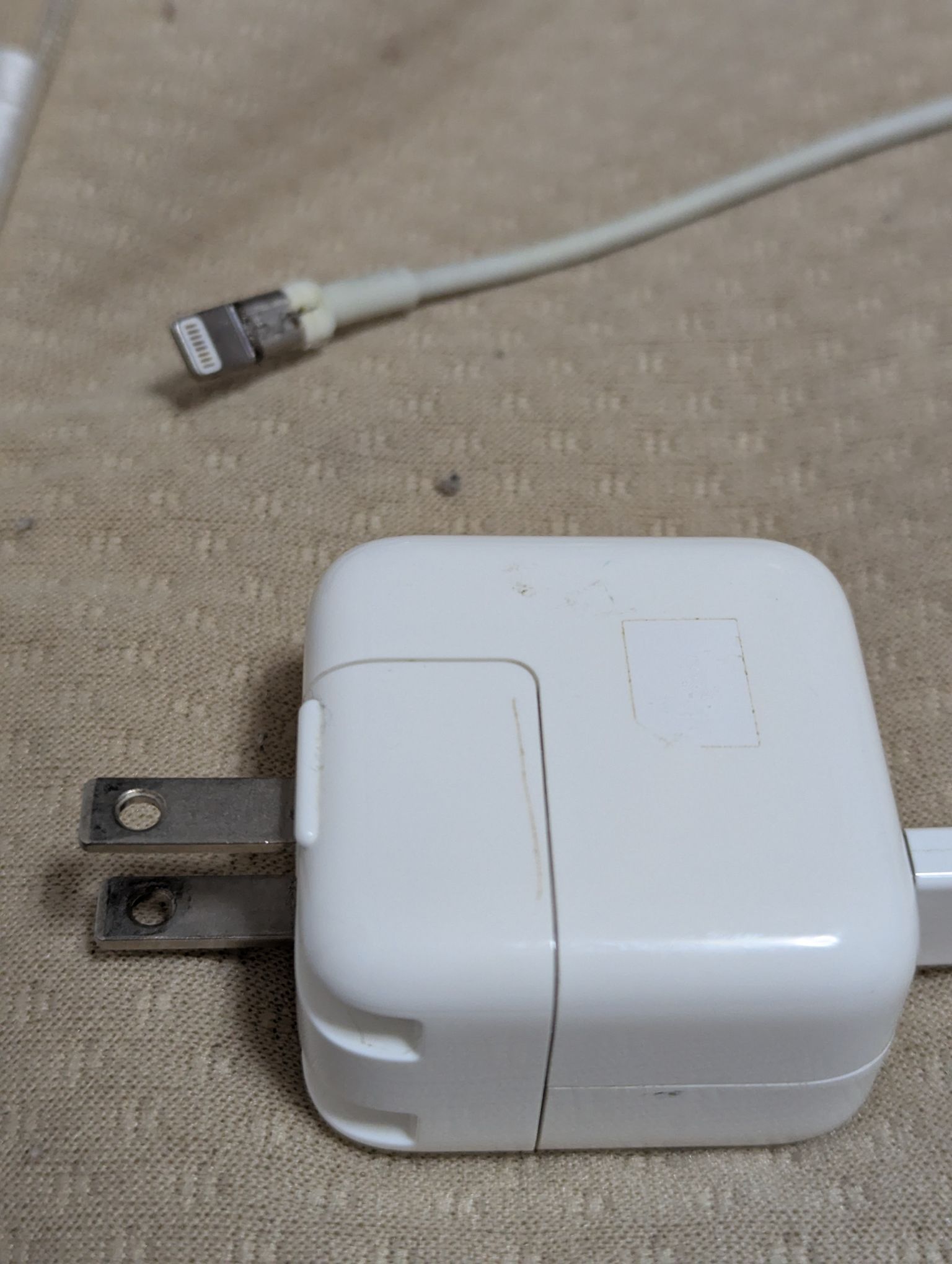 これと同じような充電器ってダイソーとかに売ってる？