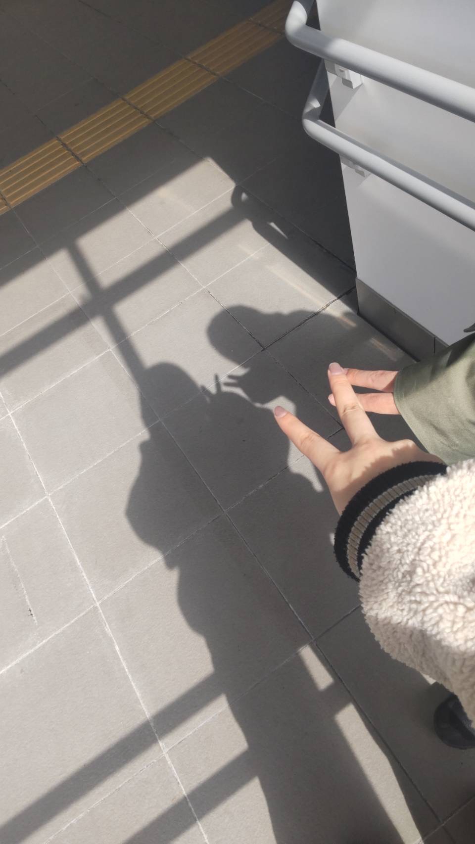 実労時間平日2時間のみで高収入高学歴のねこには、付き合って2年目になるミスコン準優勝でモデルで進学校の16歳のとっても優しくてかわいい婚約者がいるから、