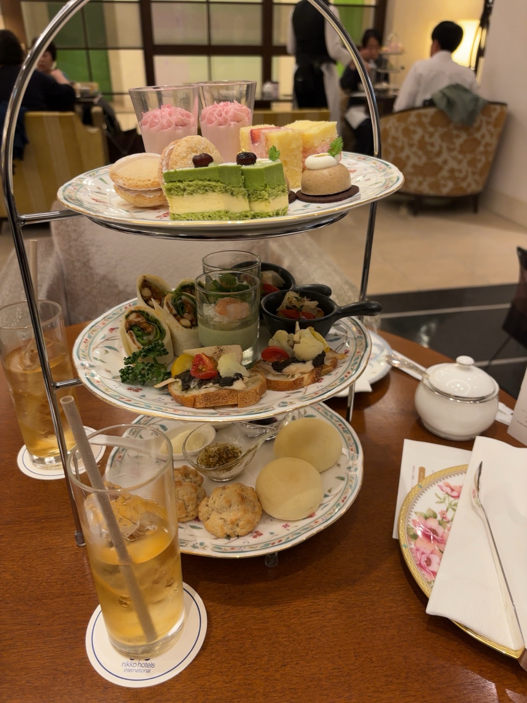 実労時間平日2時間のみで高収入高学歴のねこには、付き合って2年目になるミスコン準優勝でモデルで進学校の16歳のとっても優しくてかわいい婚約者がいるから、