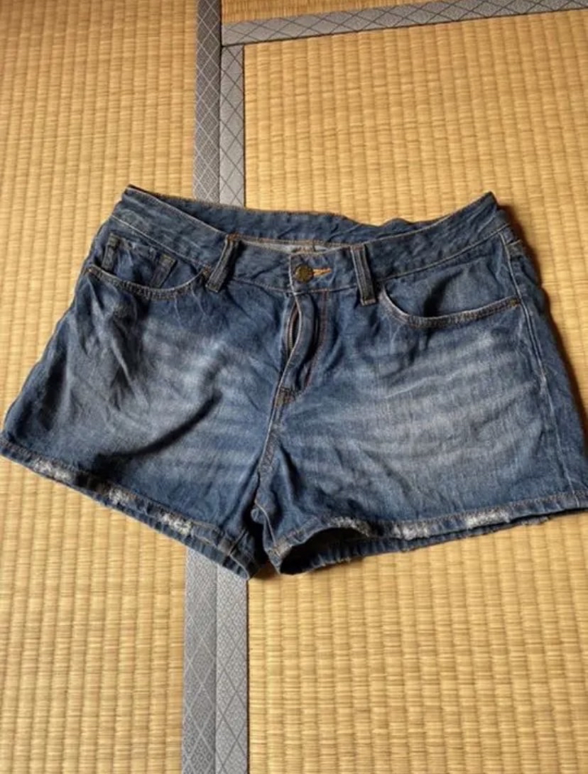 今でも小学生の頃みたいにめっちゃ短い太もも丸出しの半ズボン履く男の人いる〜？