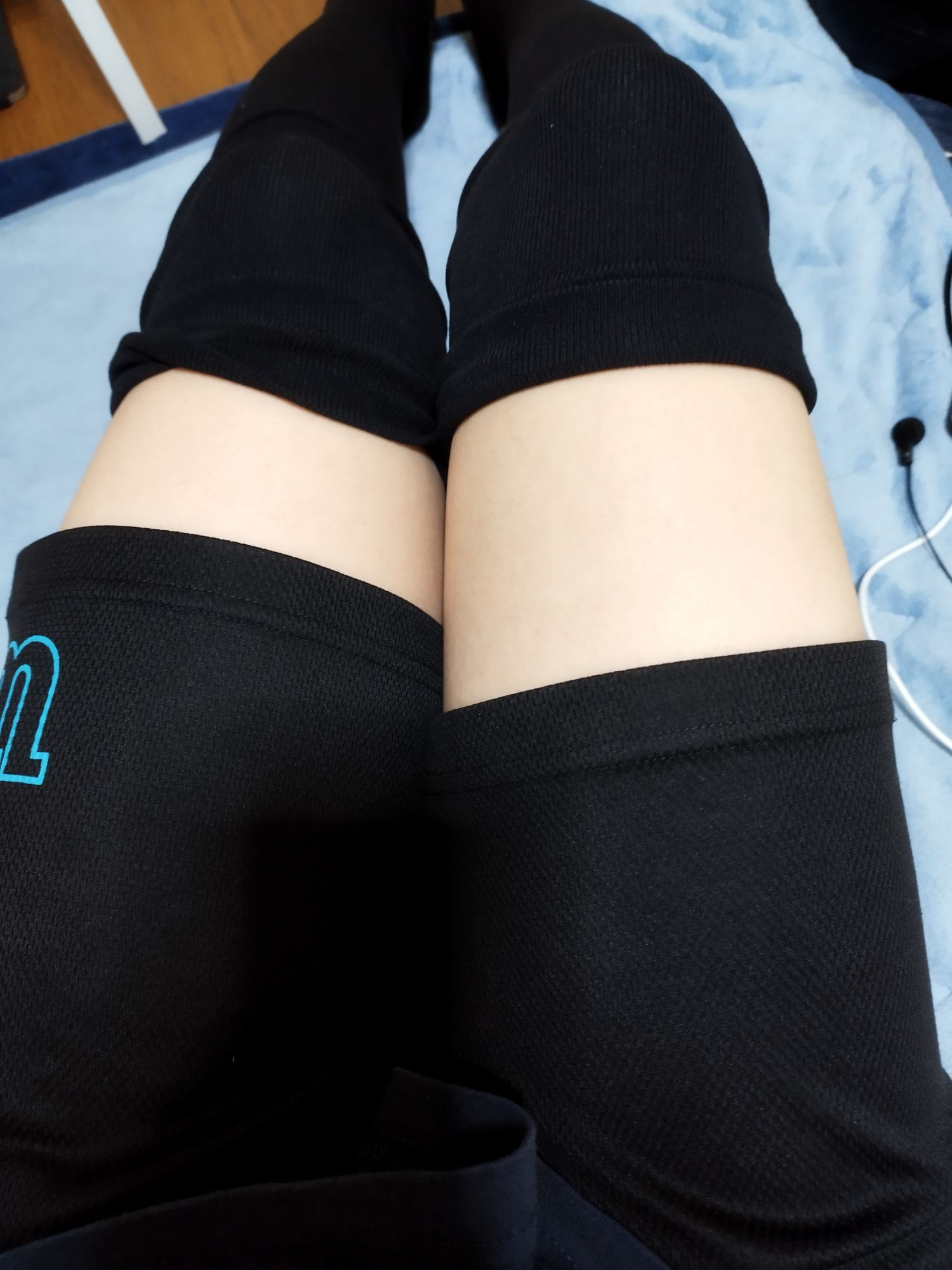 ニーハイとかサイハイ履く男子ってあり？半ズボンとかに。