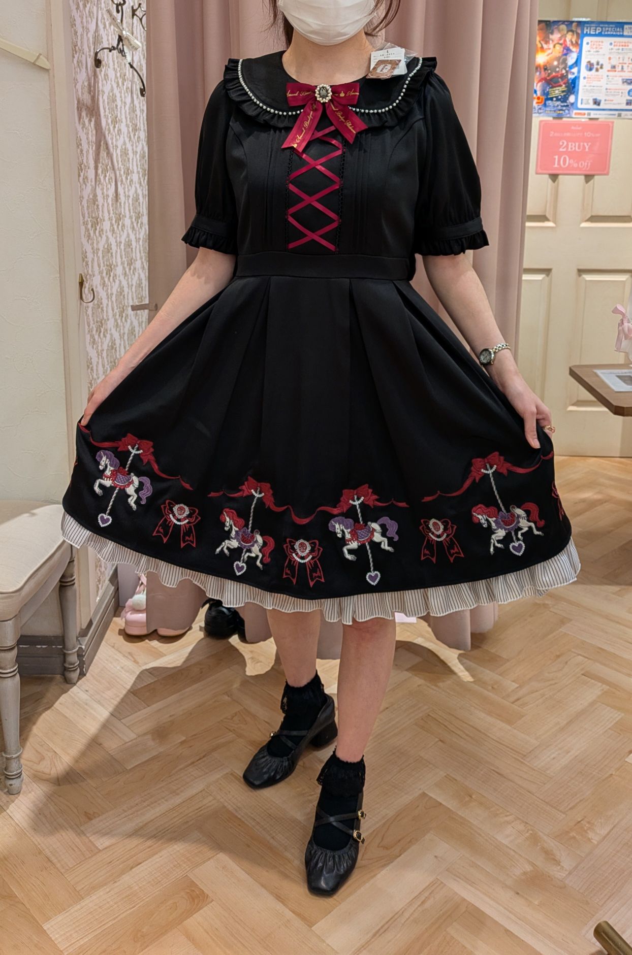 この服装、可愛いですか？🌸