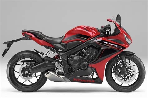 オススメのバイクの車種教えて！デザイン的には下みたいなやつで大型がいい！でもスペックとか初心者過ぎてよくわかんない……