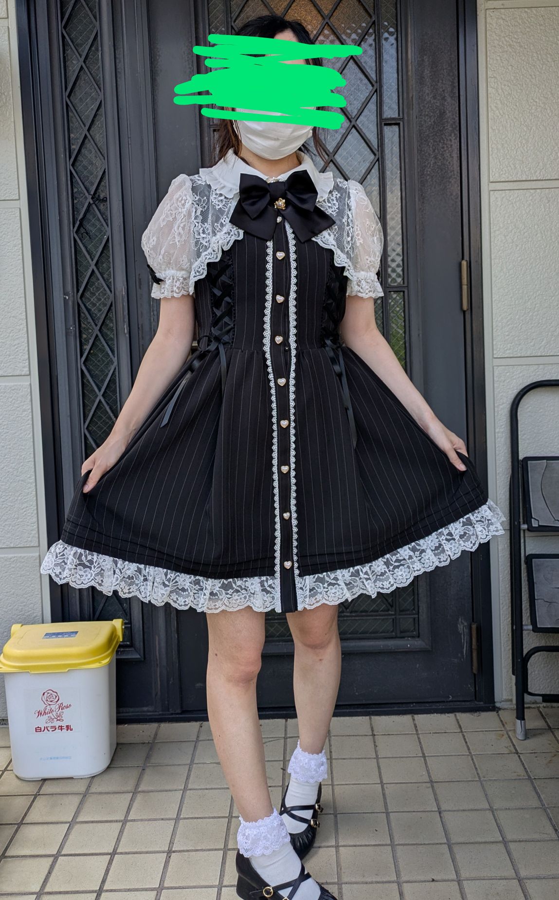 この服装、可愛いですか？🩷🤎