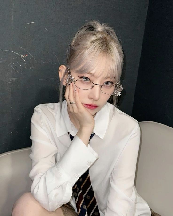 こんな感じのメガネ探してるんですがSHEINでこれいいよって言うのあったら教えてください