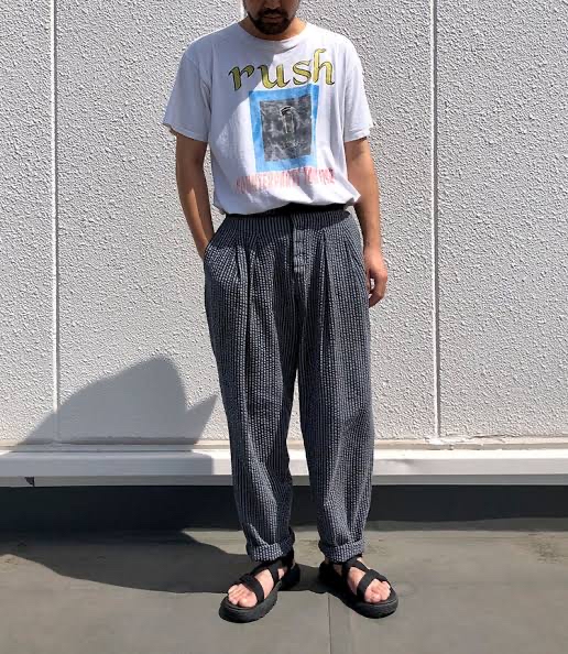 男性のTシャツはイン？出し？