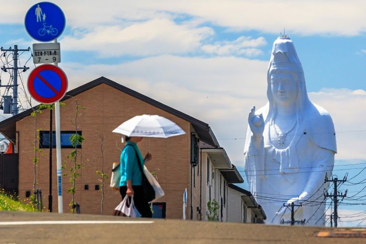 写真で一言（巨大観音像）