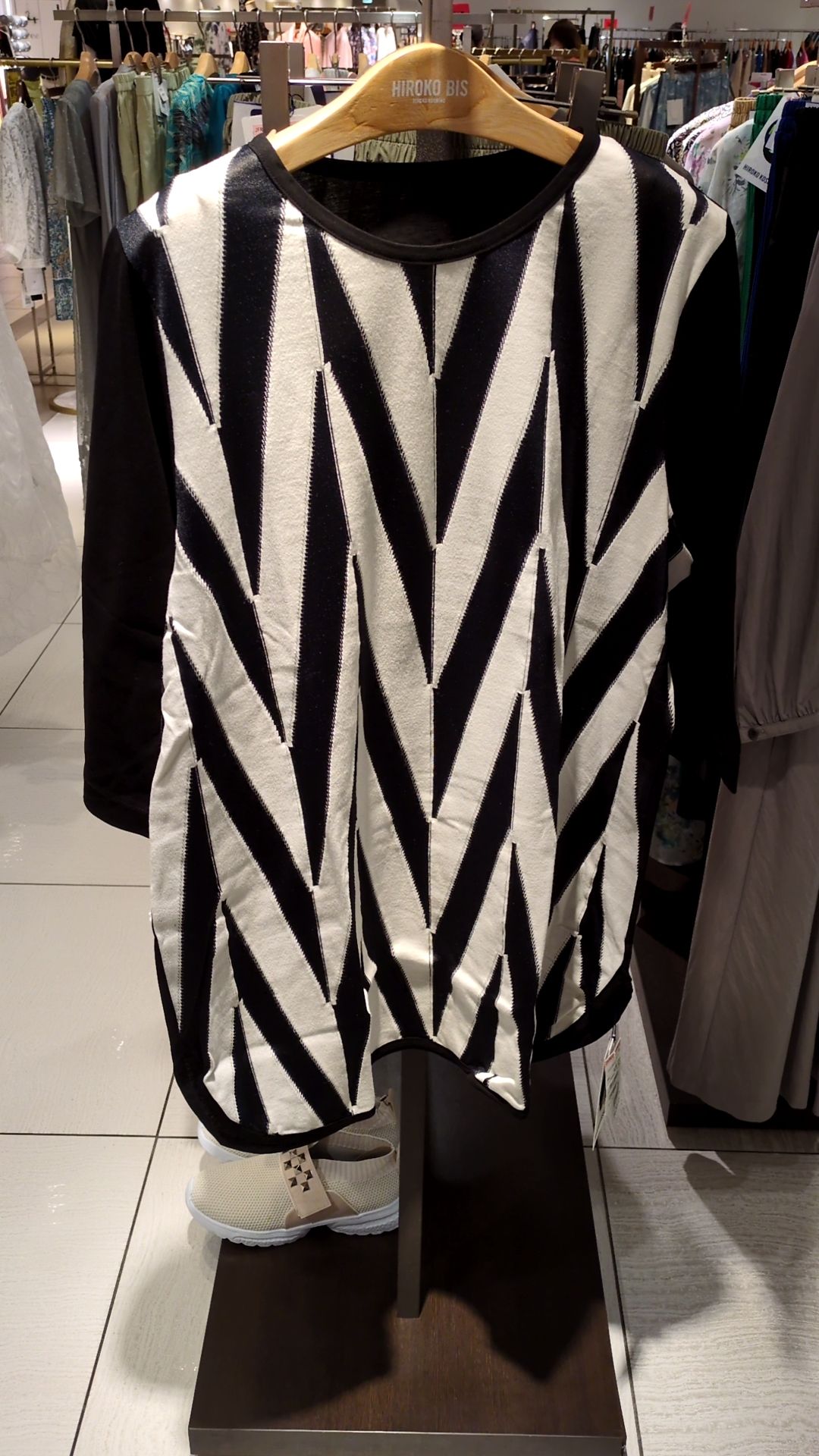 この服、どう思いますか？💜