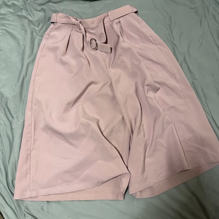 タンス整理してなら出てきた服20代前半女ですこの服時代遅れ？