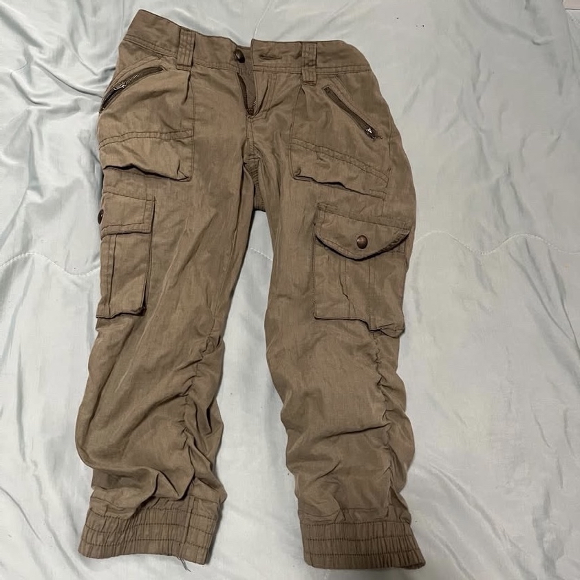 タンス整理しててらこの服出てきたんだけど20代前半でこの服はもう時代おくれ？