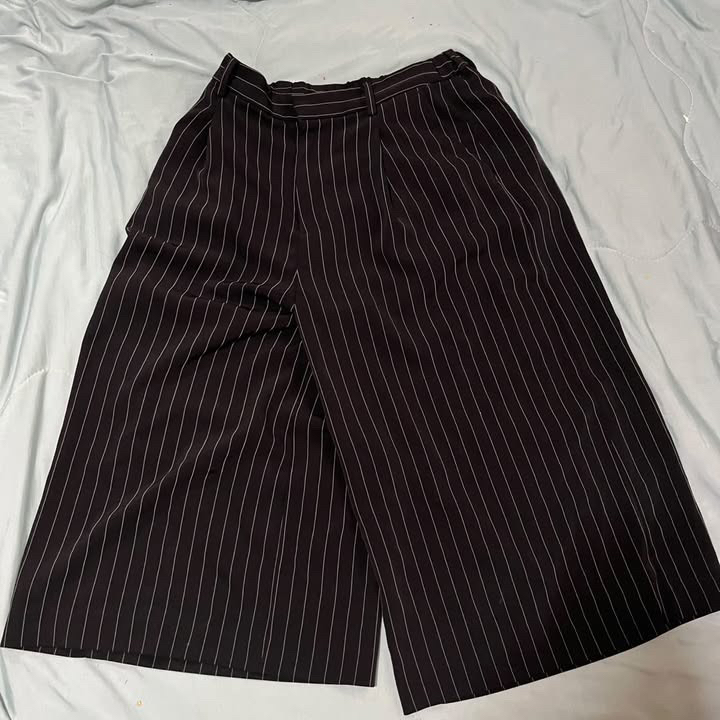 タンス整理しててらこの服出てきたんだけど20代前半でこの服はもう時代おくれ？