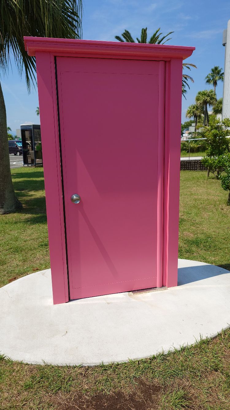 どこでもドアを使って旅行〜！あなたはどこへ行きますか？