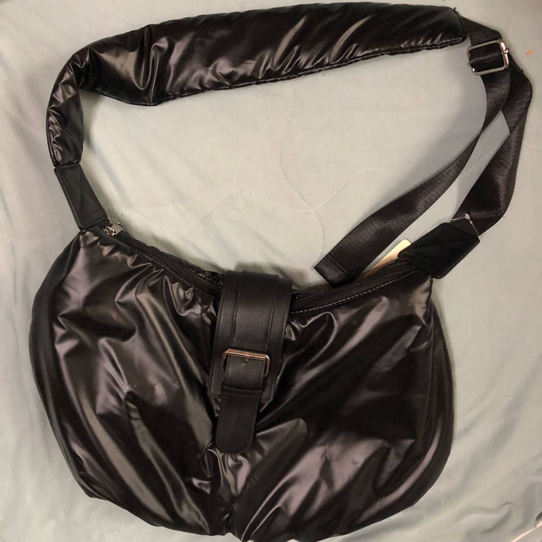 写真のカバンいくら位に見える？