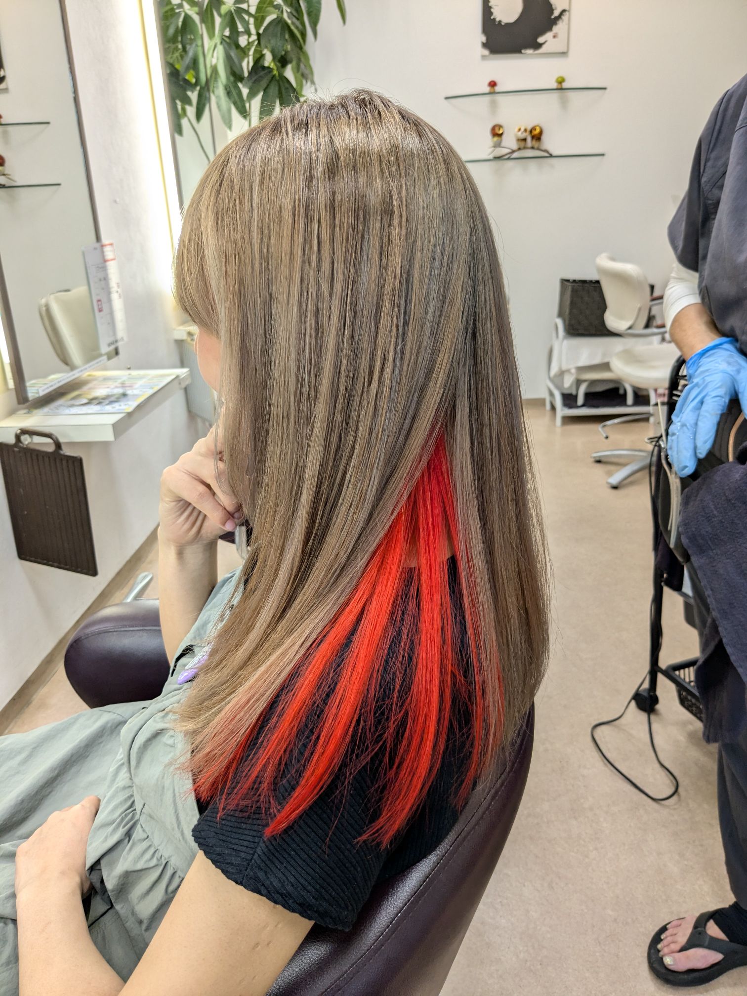 派手髪大好きな私。次の髪色を予想して！