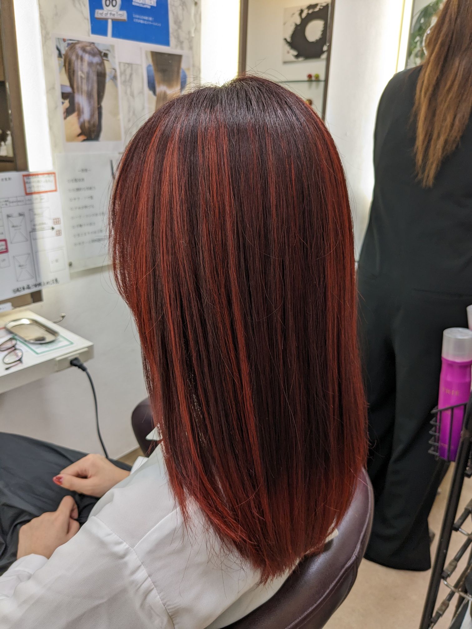 派手髪大好きな私。次の髪色を予想して！