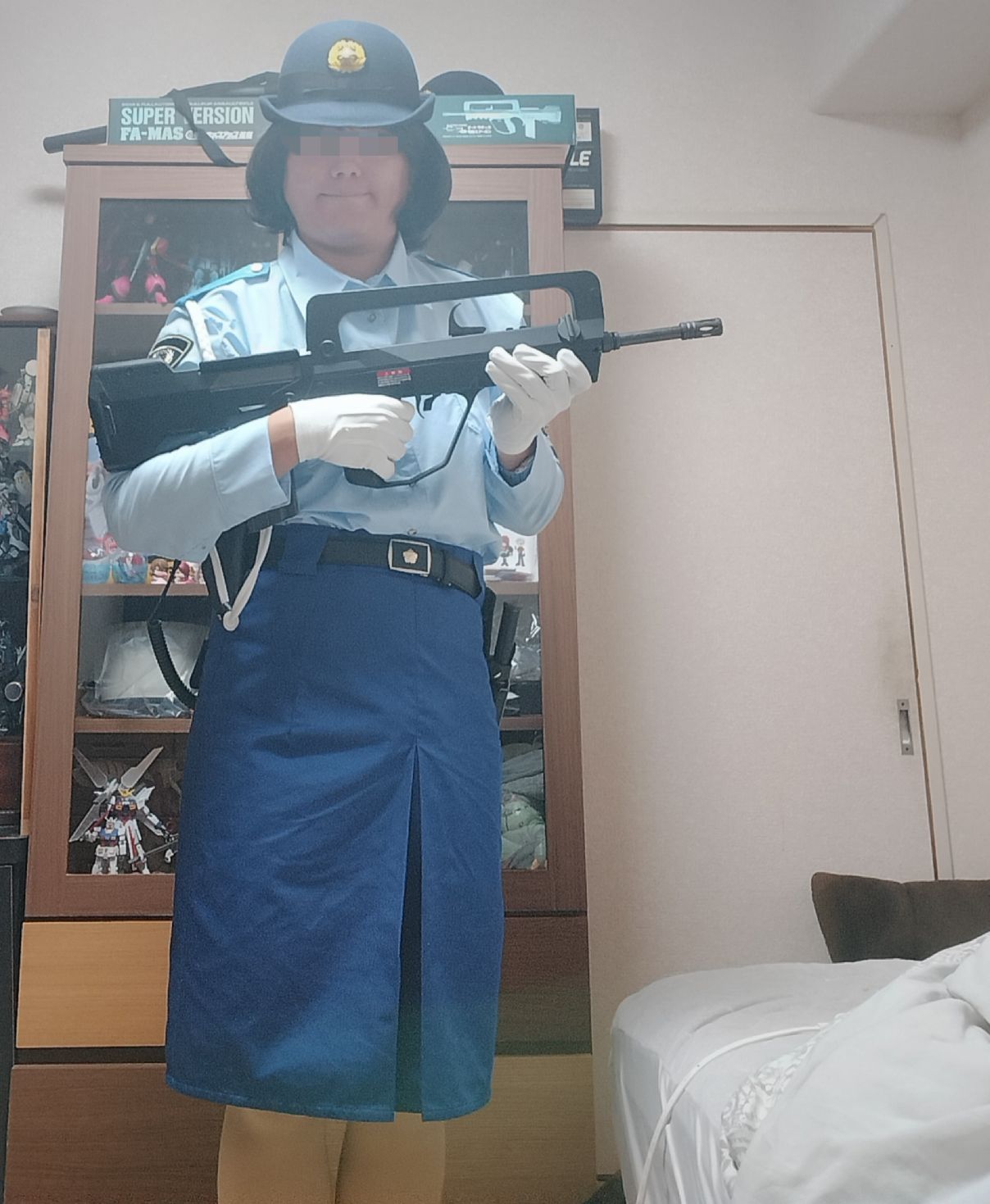 銃を持つ際にどんな服装が好みなのかを。銃+服装