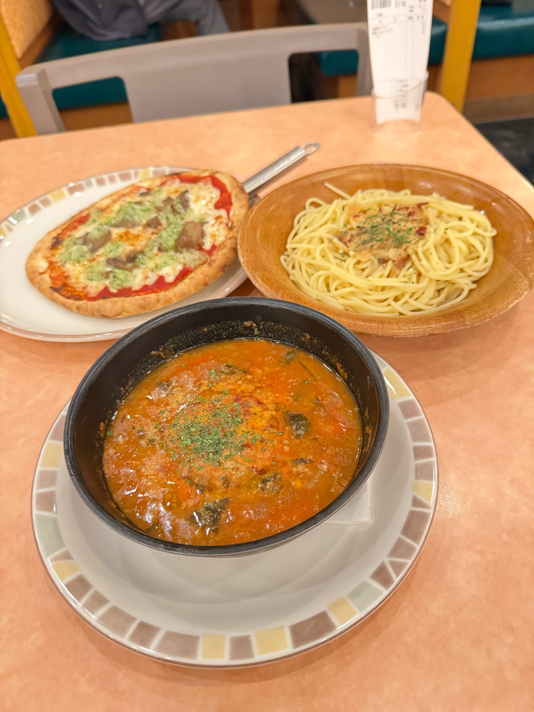 サイゼリヤで、1000円。