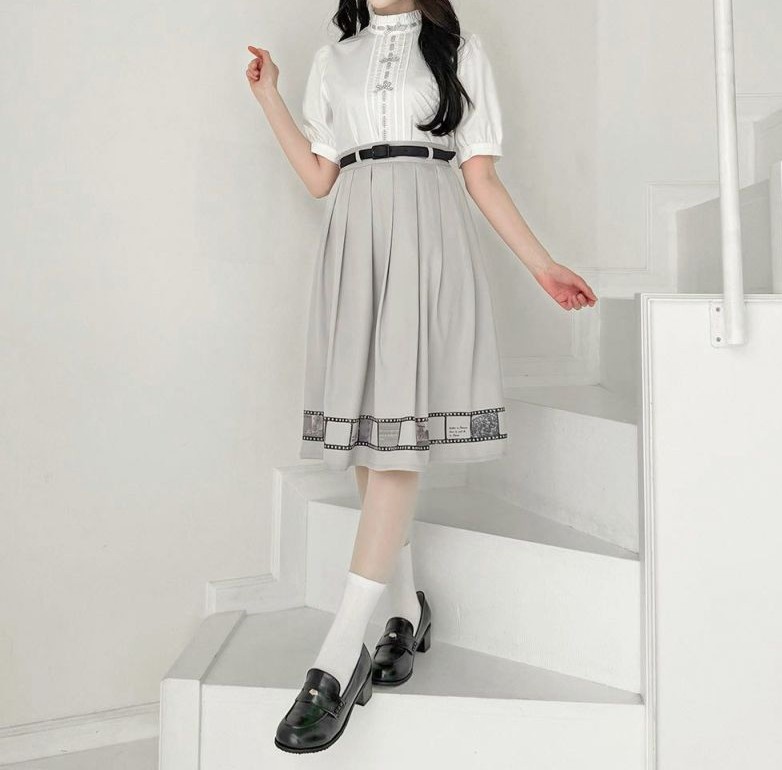 どっちの服の方が可愛いですか？