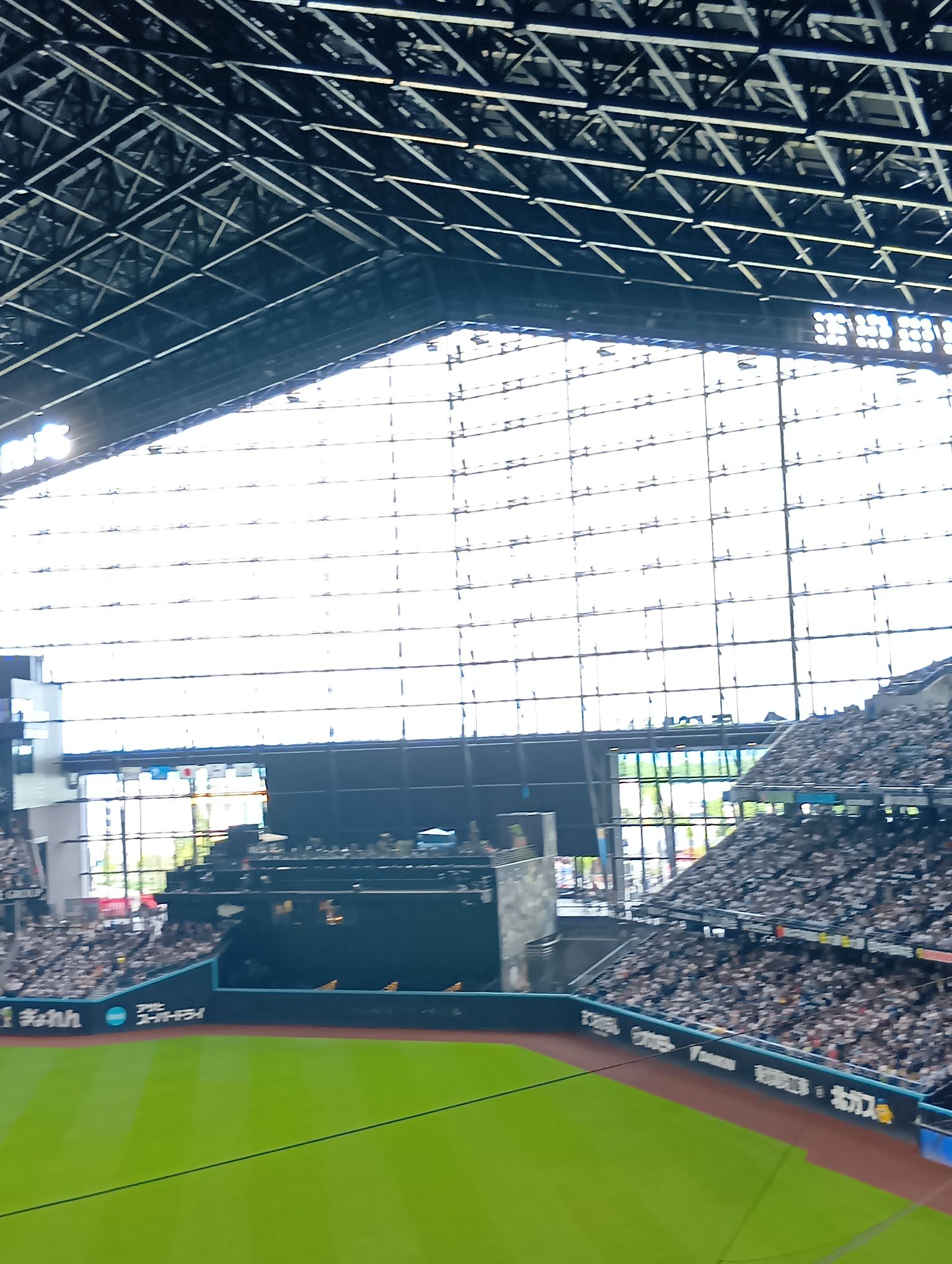 ここはエスコンフィールドである〇か✘か