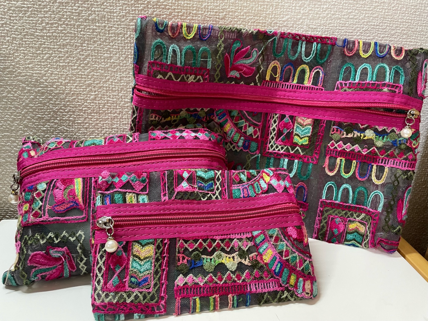 メイク用ポーチどんなの使ってますか〜？