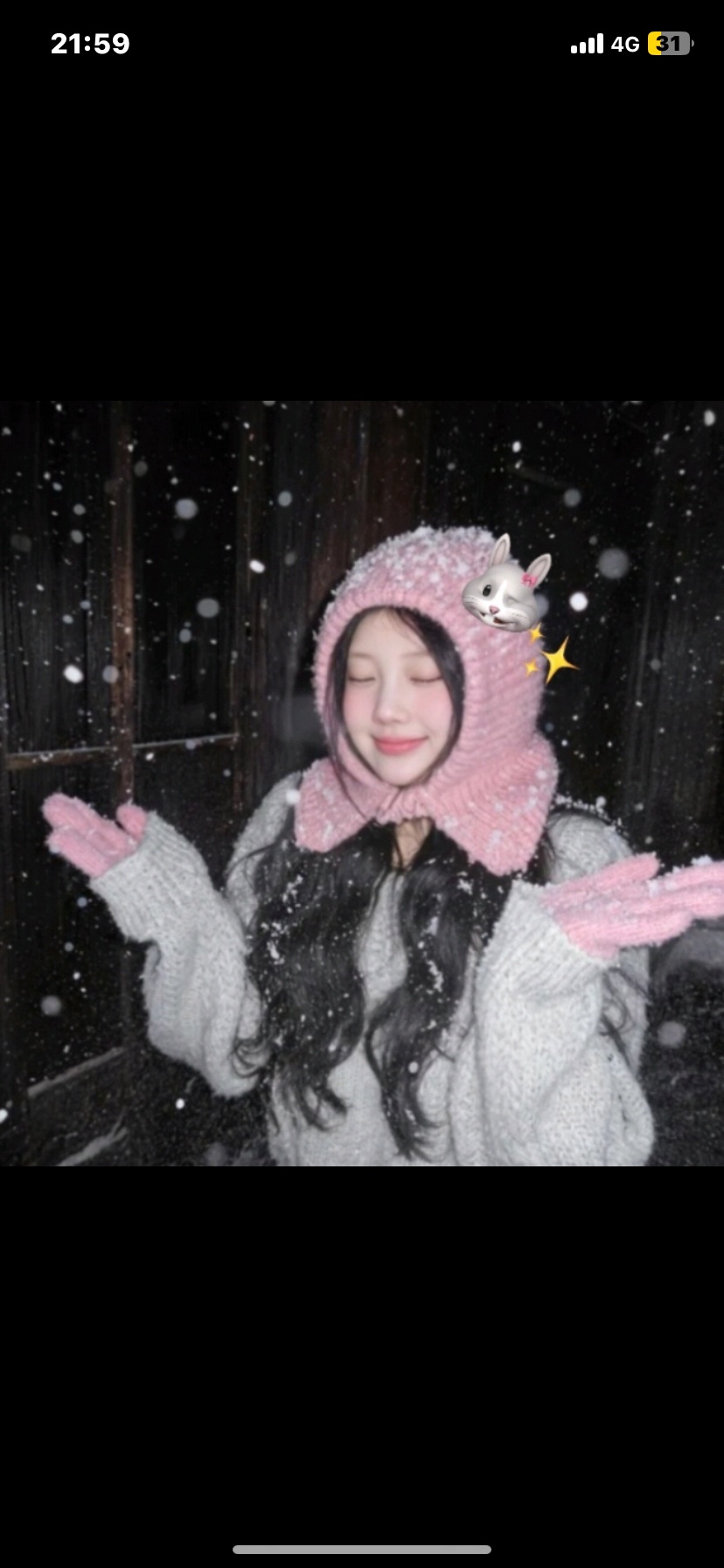 やっほー！ひよりだよーみんなはクリスマス予定あるー？🎄あとは大晦日オールするー？返答待ってまーす( * . .)"