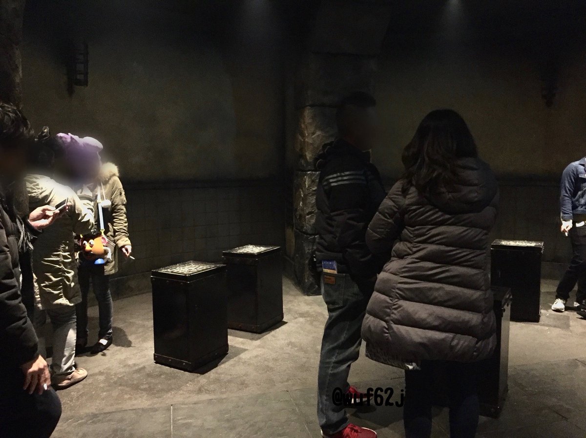 ディズニーシーの喫煙所は、なぜ『夢の国』ではなく現実的なのか？ ディズニーさんが本気を出したらもう少しなんとかできたはず。なぜこの状態にしているのか？