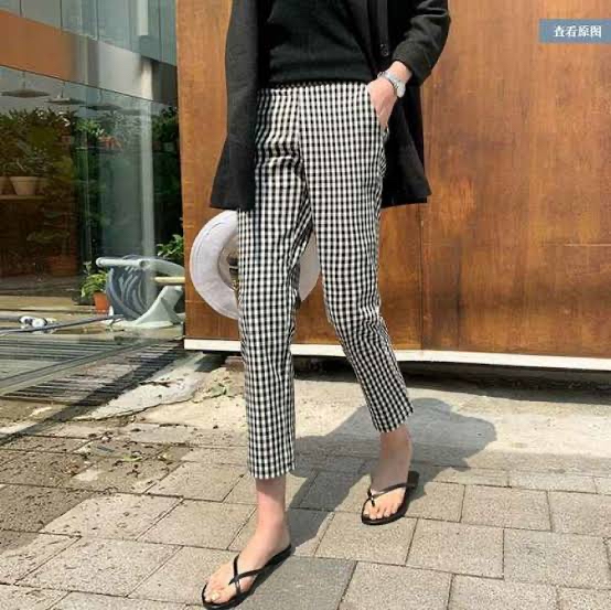 20前半で写真のスボン変？ファッションセンスゼロなので教えてください