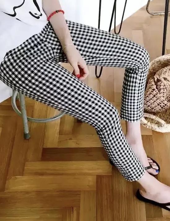 20前半で写真のスボン変？ファッションセンスゼロなので教えてください