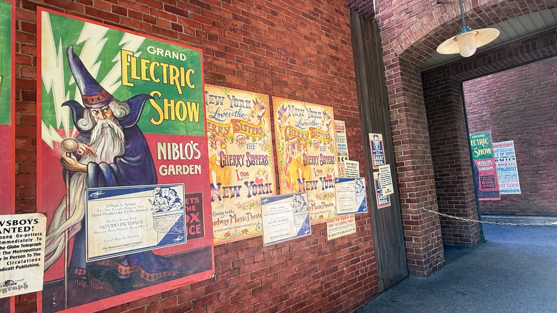 それぞれどこで撮られた写真でしょーか？