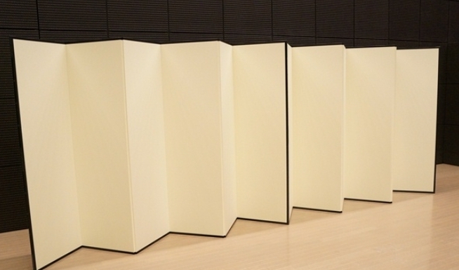 坊主が屏風に上手𓏸𓏸の絵を書いた