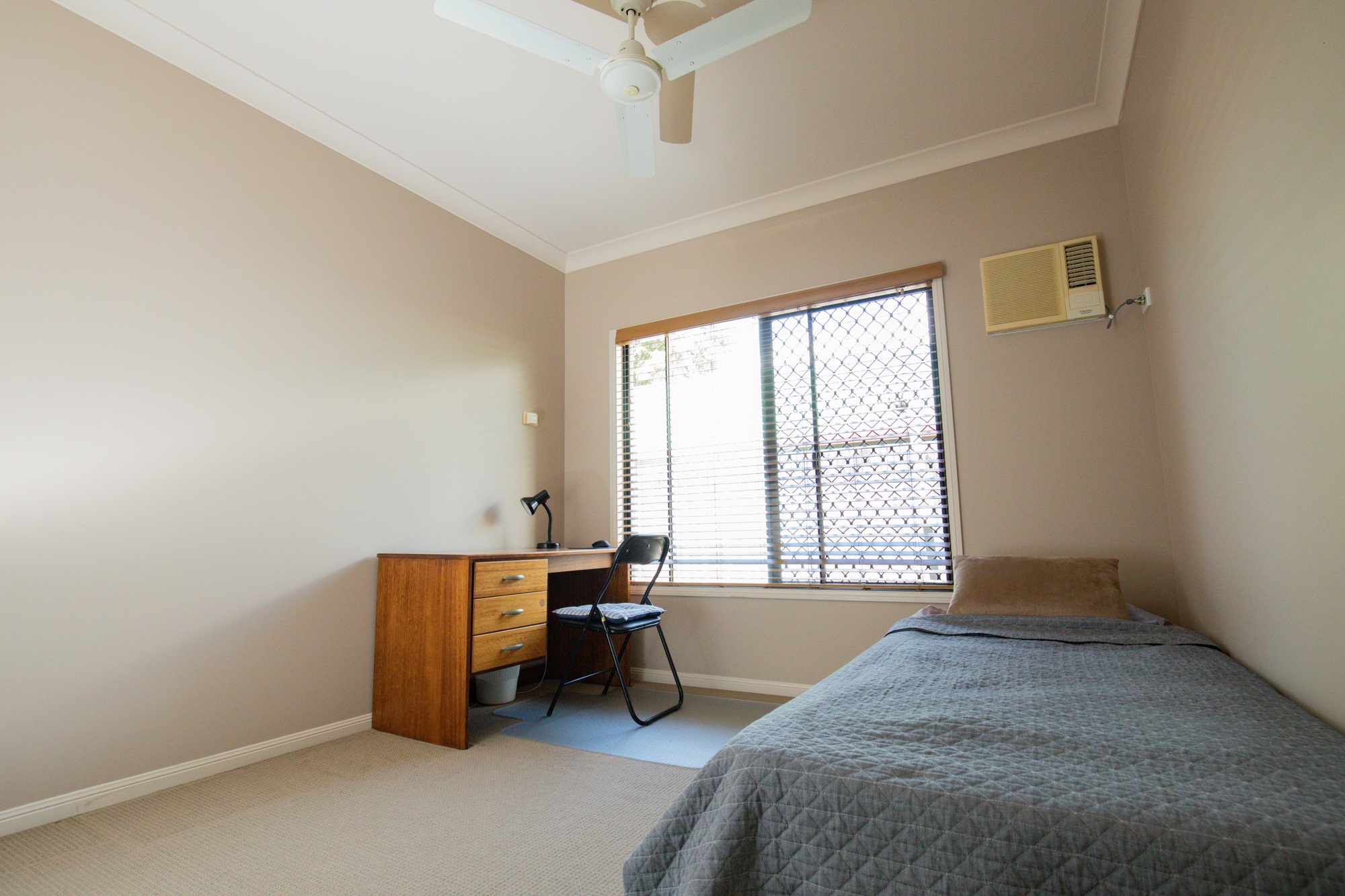 【急募】この殺風景な部屋を華やかにしてくれませんか？ #クソコラ大喜利