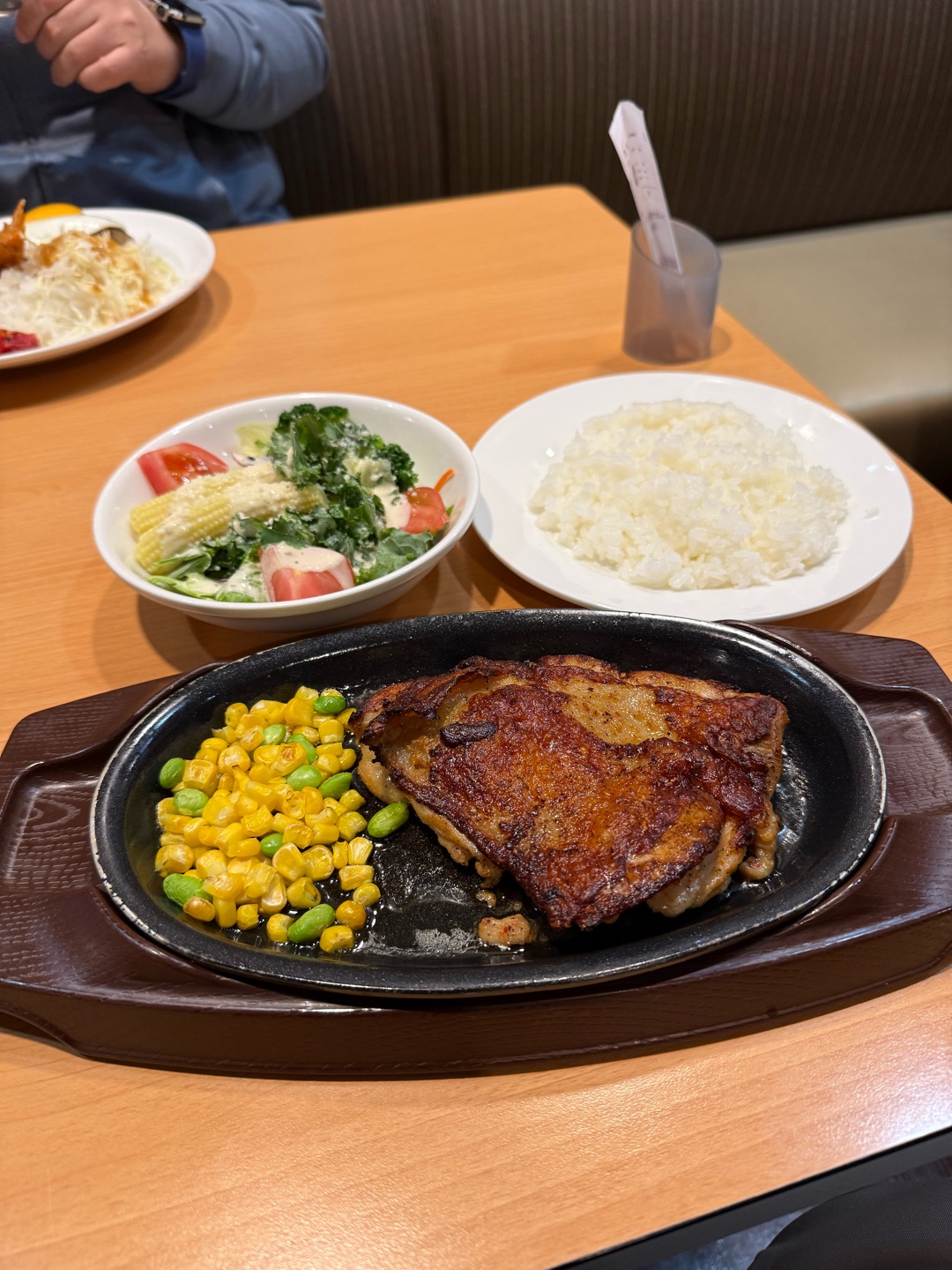 ファミレス、何分待ちまで許す？🍖