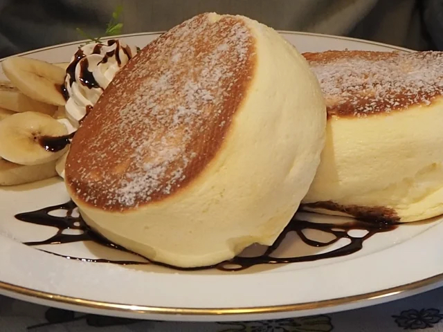 一番美味しいふわふわスフレパンケーキのお店教えてください！
