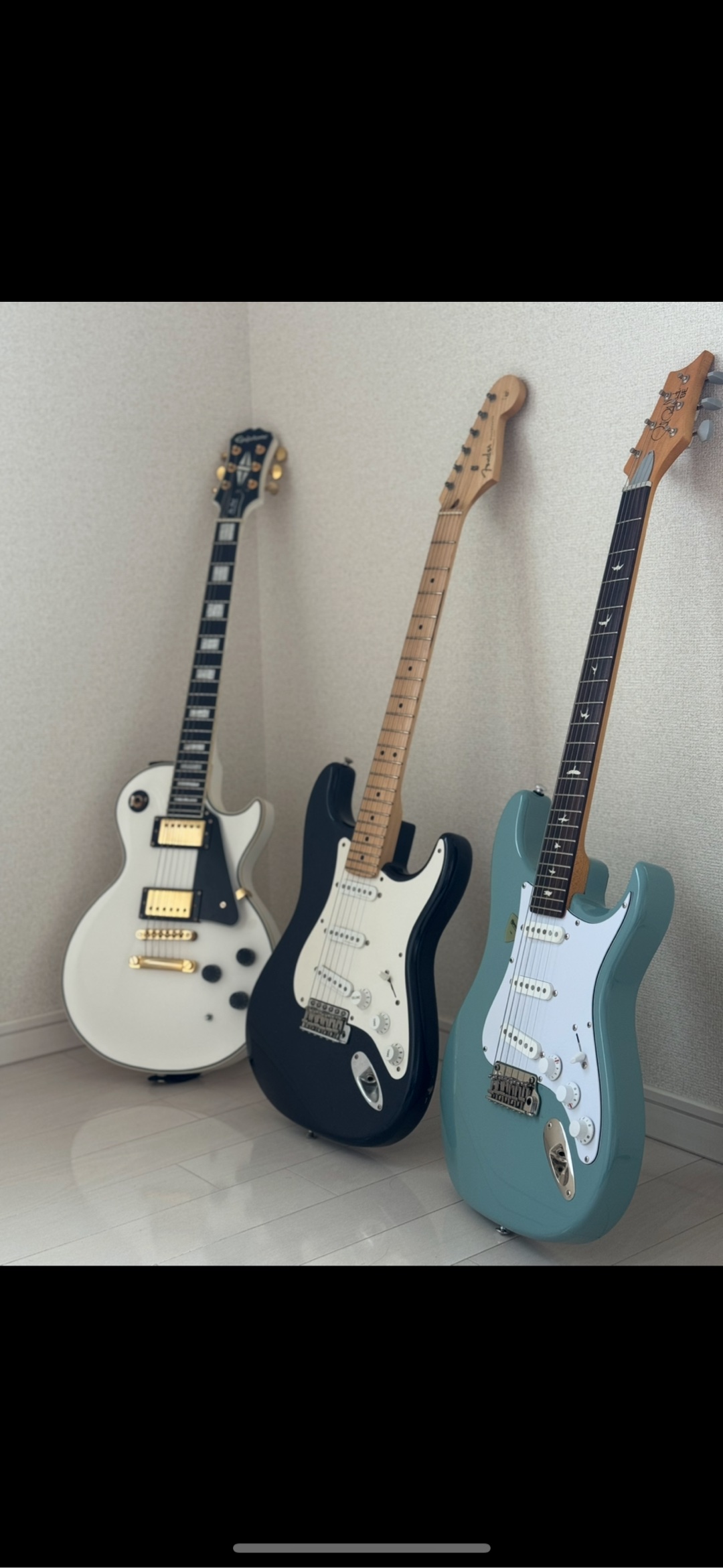 ウチのギター達。John Mayer 2J 2024 持ってる人感想知りたい！俺はめちゃくちゃ弾きやすくていいなって思ってる！