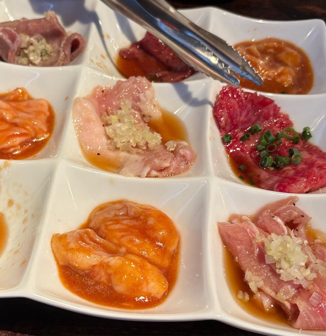 焼肉9種盛り合わせ、左下の空白にあった衝撃の◯◯…何？