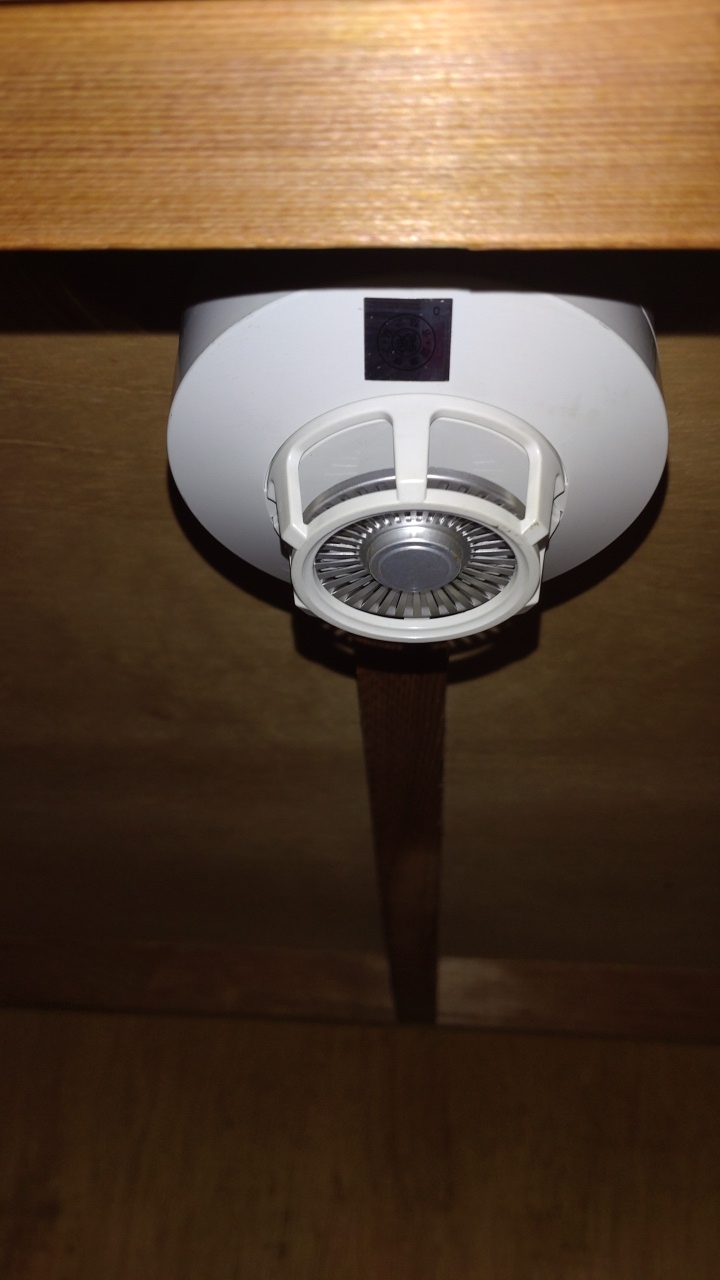 どっちが火災報知器？