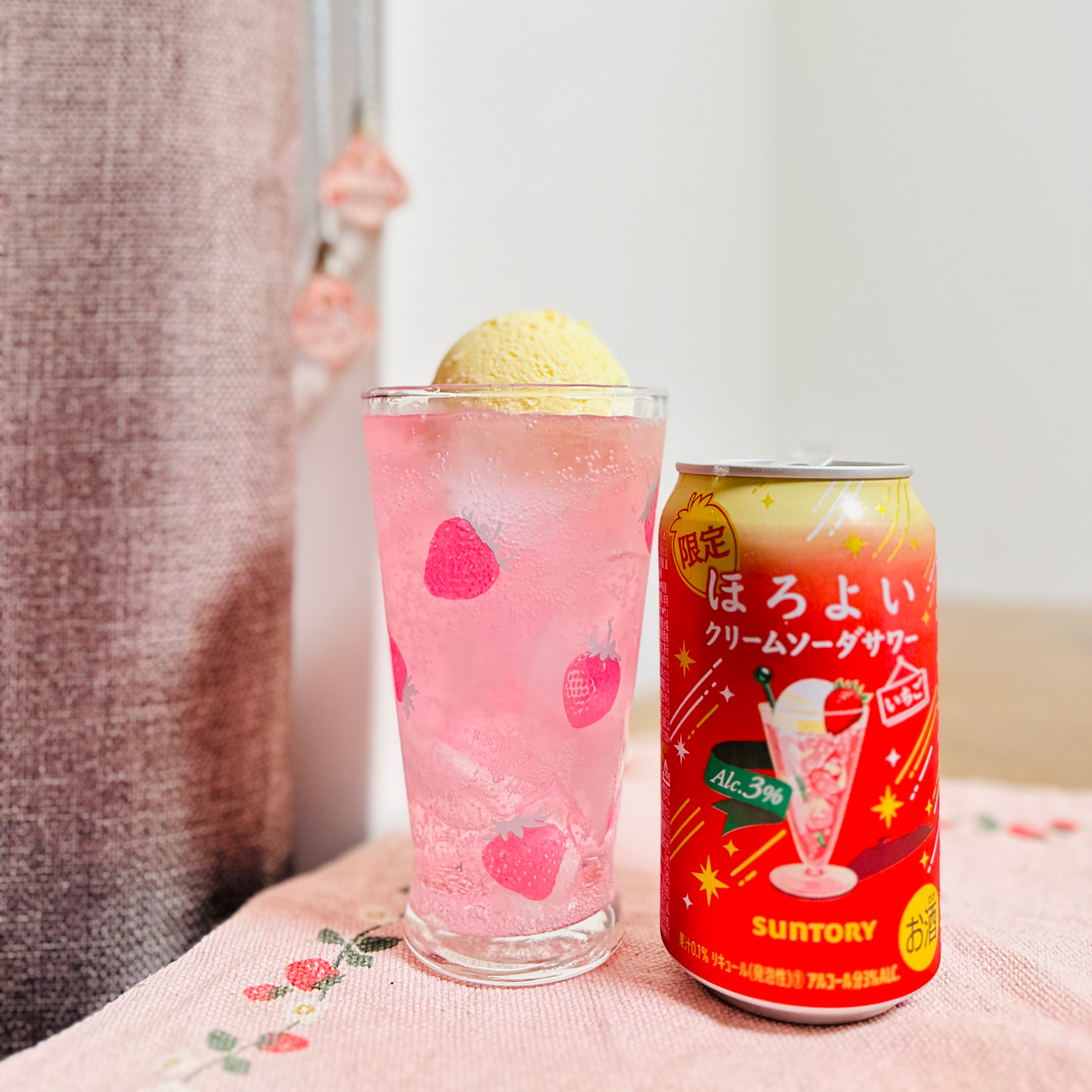 いちごのクリームソーダ