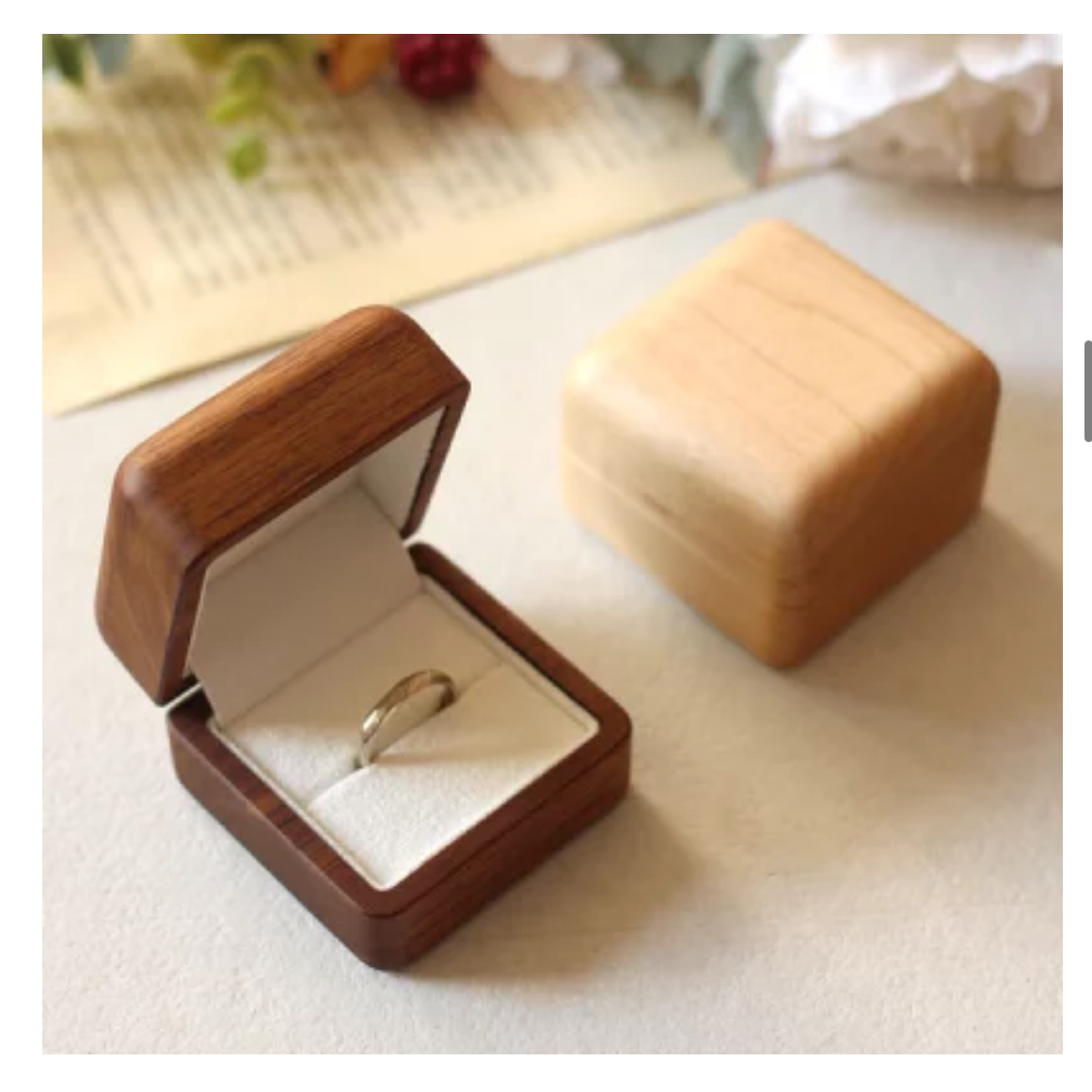 刻印入れられる木のケース