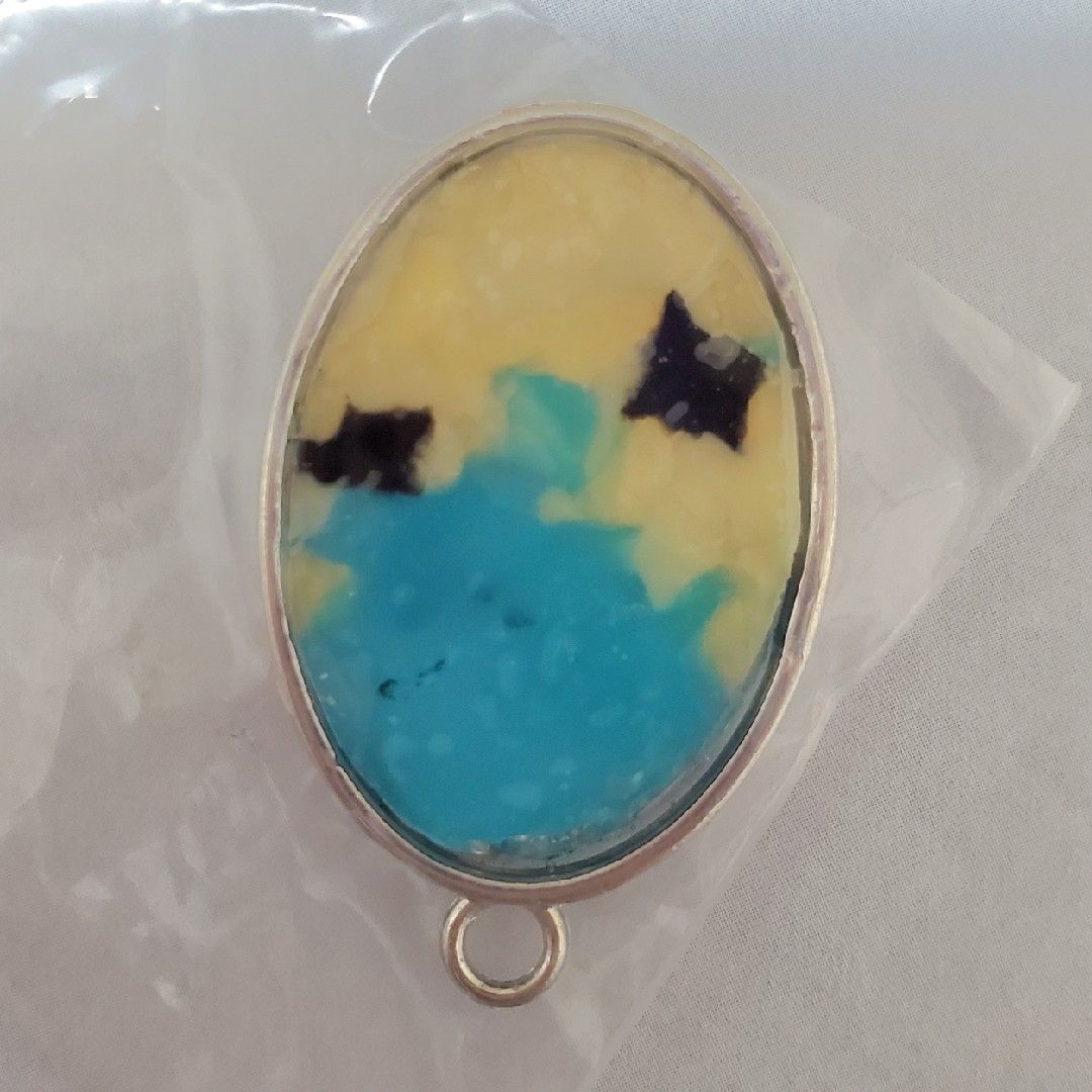 緑が体で黒の目