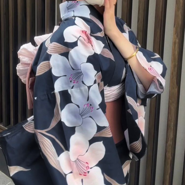 上品なネイビー