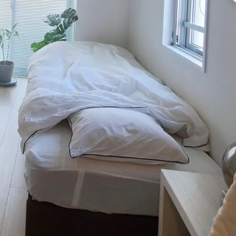 ➀　折りたたみベット