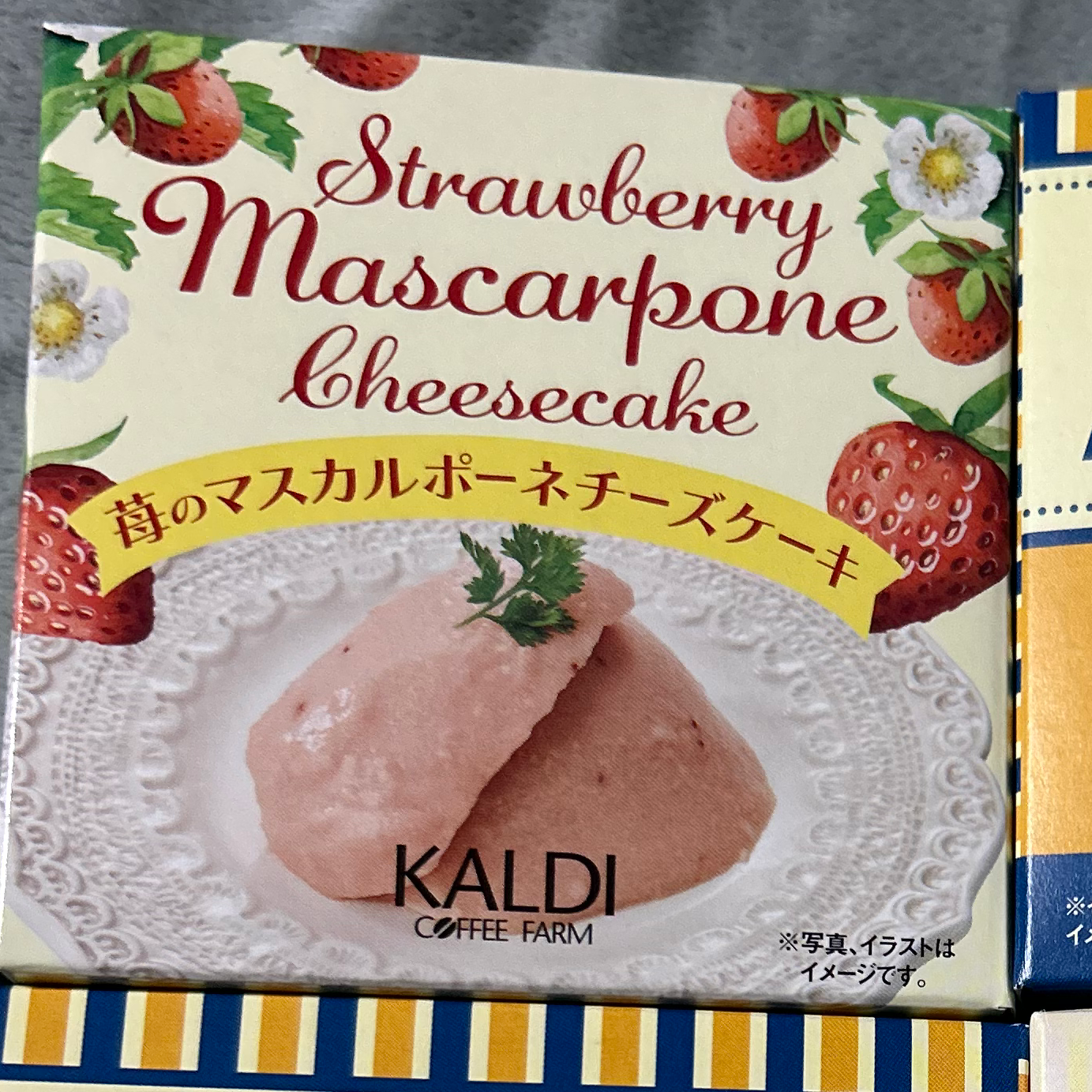 左上の苺のチーズケーキ