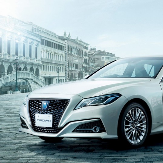 トヨタ 220系CROWN