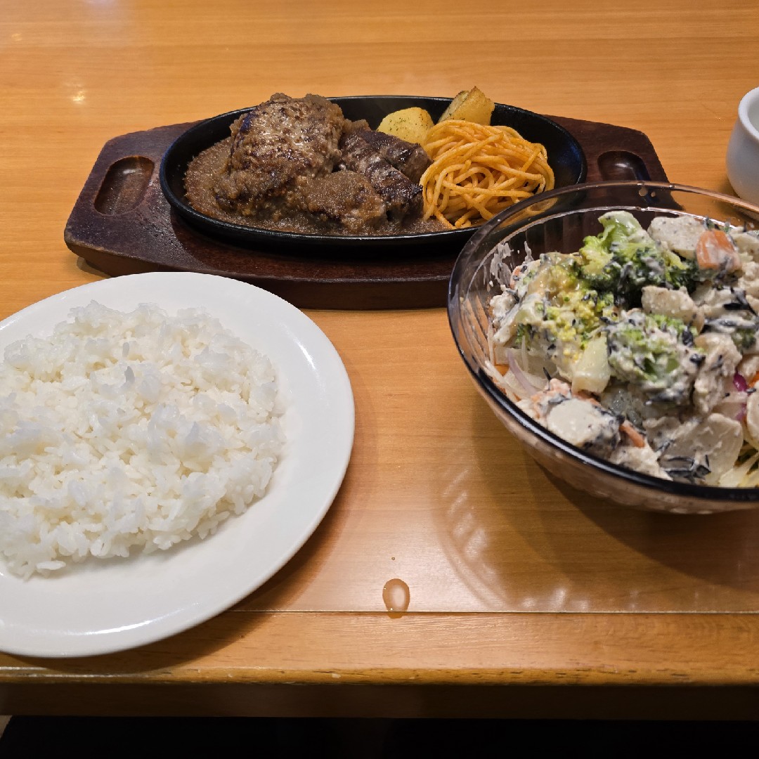 ステーキ宮でサラダ爆食い