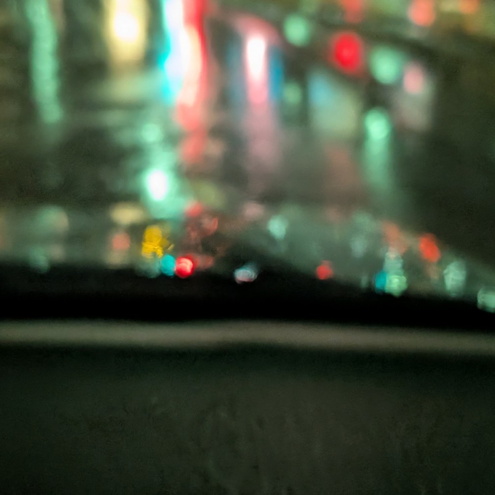 雨降る街
